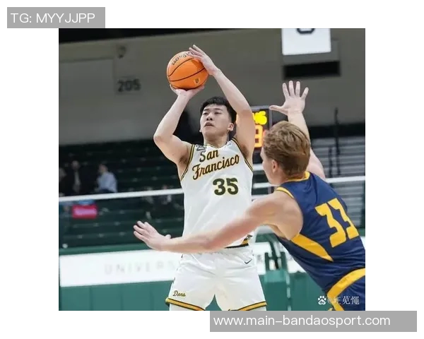 王俊杰替补表现出色NCAA常规赛22分钟贡献9分3篮板