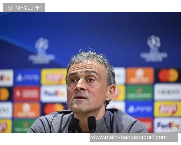 恩里克执教巴黎迎来百场胜利俱乐部官方海报热烈祝贺