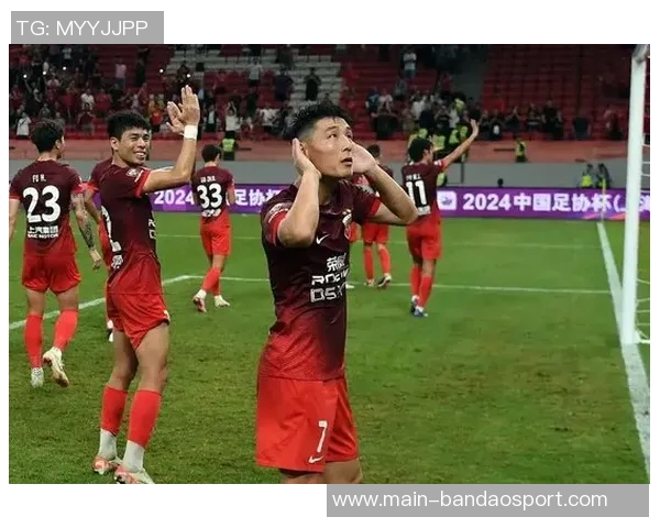 媒体人爆料法比奥续约A席与申花谈判海港为周定洋开顶薪合同 媒体人爆料法比奥续约A席与申花谈判海港为周定洋开顶薪合同