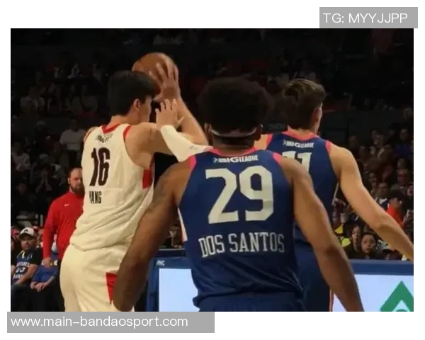 乌布雷半场表现惨淡5投全失仅获6篮板球队陷入困境 乌布雷半场表现惨淡5投全失仅获6篮板球队陷入困境