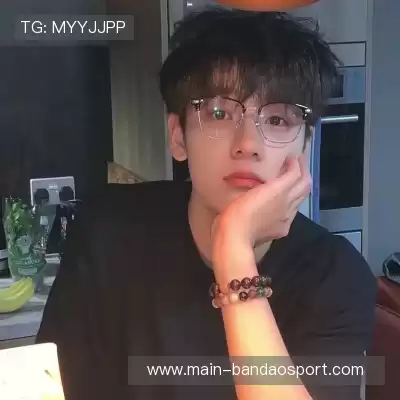 包奕和